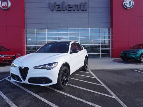 Used 2024 Alfa Romeo Stelvio Veloce image 1