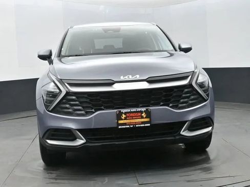 Used 2025 Kia Sportage LX image 3