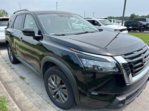 Used 2024 Nissan Pathfinder SV AWD/4WD image 3