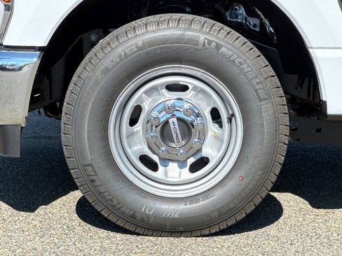 New 2025 Ford F250 XL w/ XL Chrome Package image 27