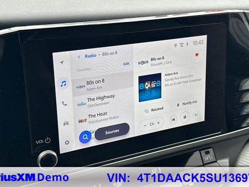 Used 2025 Toyota Camry LE image 27