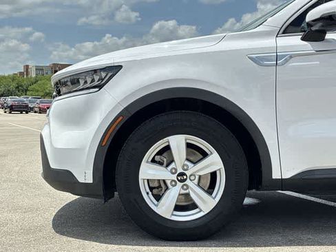 Used 2021 Kia Sorento LX FWD image 14