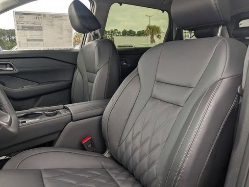 New 2026 Nissan Rogue Platinum image 14