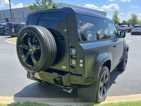 Certified 2023 Land Rover Defender 90 V8 AWD/4WD image 7