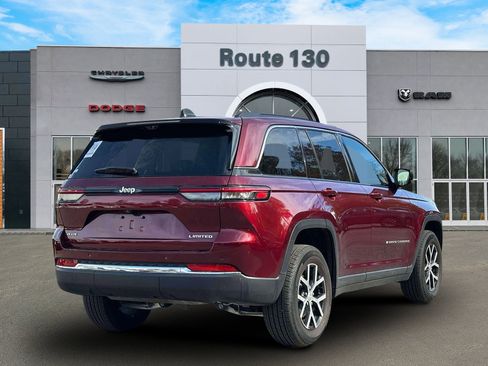 Used 2024 Jeep Grand Cherokee Limited w/ Luxury Tech Group II AWD/4WD image 4