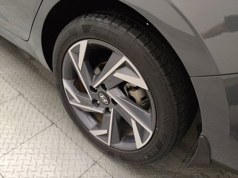 Used 2025 Hyundai Elantra Sport FWD image 31