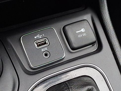 Used 2019 Jeep Cherokee Limited w/ Technology Group image 25