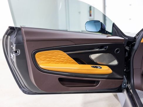 Used 2024 Aston Martin DB12 Coupe image 28