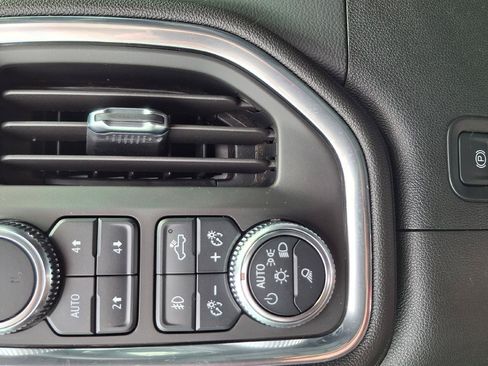 Used 2021 GMC Sierra 1500 SLT w/ SLT Convenience Package AWD/4WD image 15