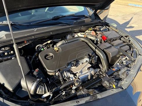 Used 2021 Chevrolet Malibu LT FWD image 9