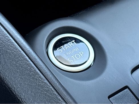 Certified 2025 Nissan Kicks Play S image 9