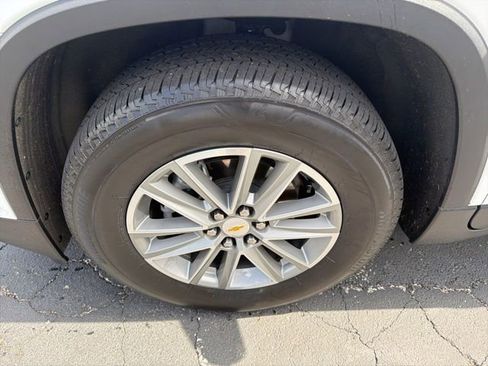 Used 2023 Chevrolet Traverse LT image 10