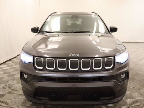 Used 2022 Jeep Compass Latitude FWD image 4