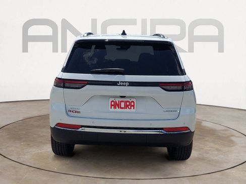 Certified 2026 Jeep Grand Cherokee Laredo AWD/4WD image 11
