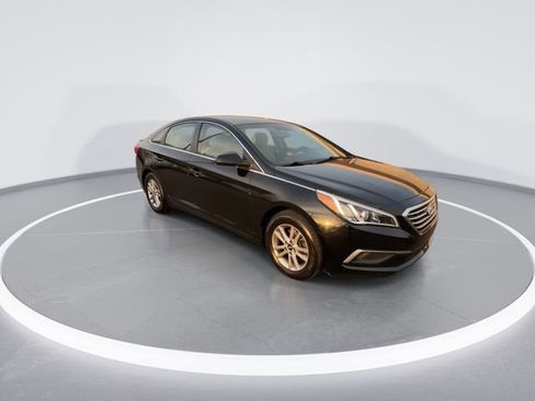 Used 2017 Hyundai Sonata SE w/ Cargo Package image 2