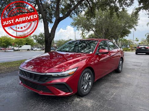Used 2024 Hyundai Elantra SEL FWD image 1