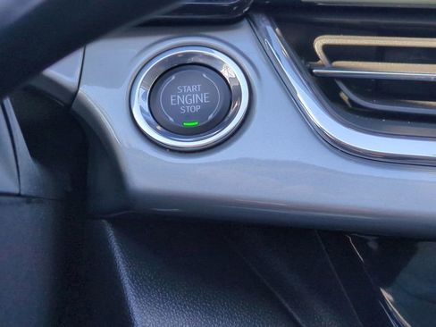 Used 2025 Chevrolet Trax LT w/ LT Convenience Package image 27