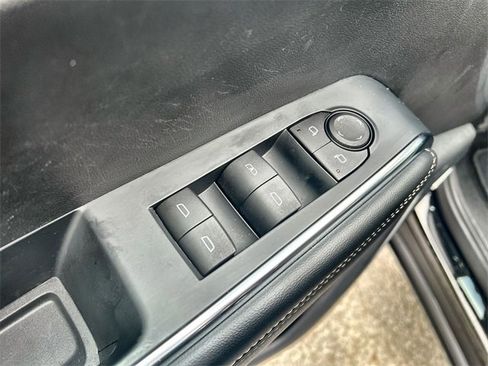 Used 2025 GMC Acadia Elevation image 22