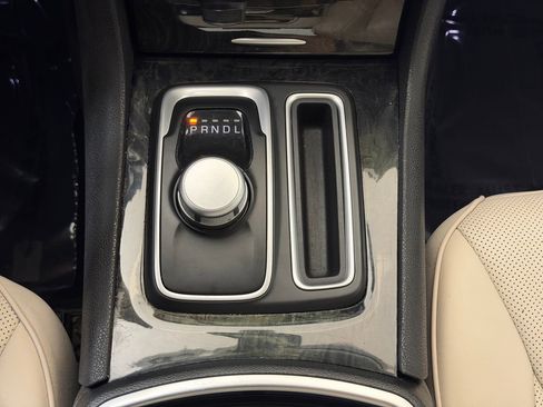 Used 2019 Chrysler 300 Limited RWD image 17
