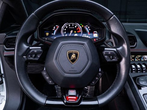 Used 2017 Lamborghini Huracan LP 610-4 AWD/4WD image 35