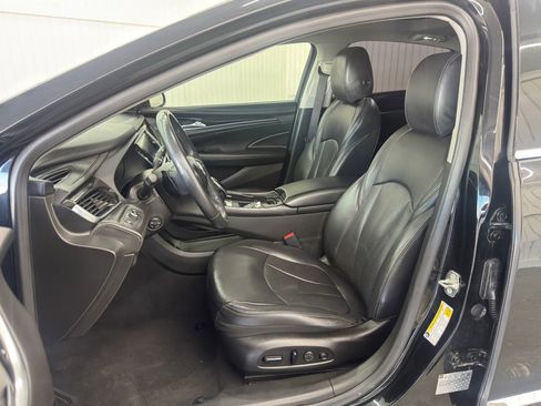 Used 2017 Buick Regal Premium w/ Driver Confidence Package #2 image 9