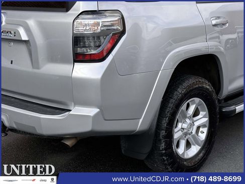 Used 2020 Toyota 4Runner SR5 Premium image 11