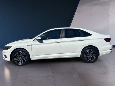 Used 2021 Volkswagen Jetta SEL Premium image 2