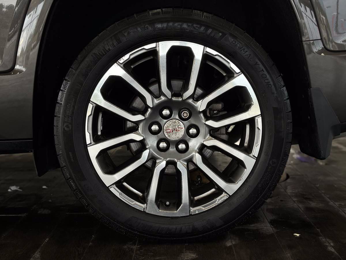 Used 2020 GMC Acadia Denali w/ Technology Package AWD/4WD image 26