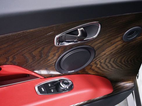 Used 2018 Aston Martin DB11 V12 image 11