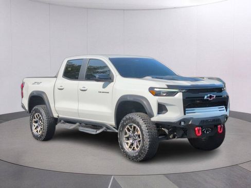 Used 2024 Chevrolet Colorado ZR2 w/ ZR2 Convenience Package III AWD/4WD image 11