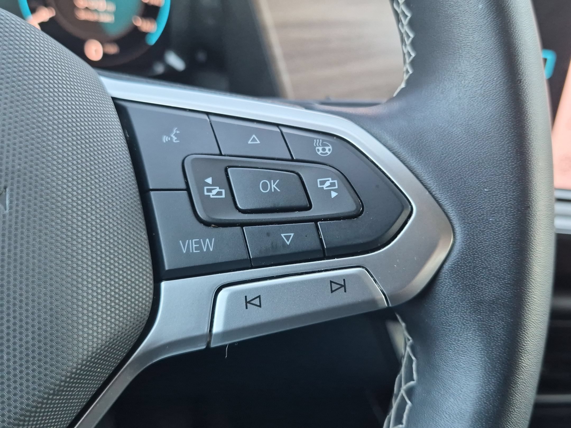Used 2024 Volkswagen Atlas SE AWD/4WD image 15