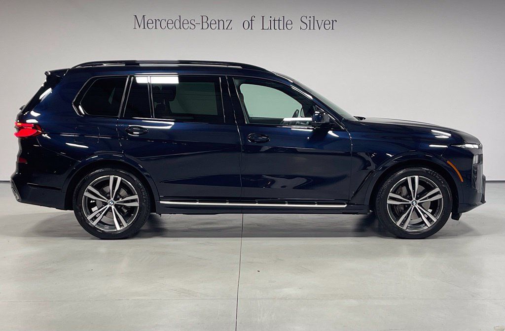 Used 2023 BMW X7 xDrive40i w/ M Sport Package AWD/4WD image 7