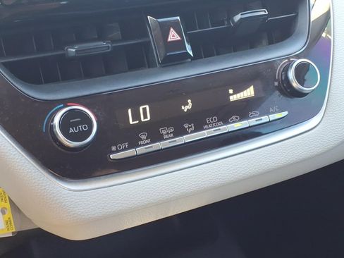 Used 2020 Toyota Corolla LE w/ Carpet Mat Package (TMS) FWD image 26