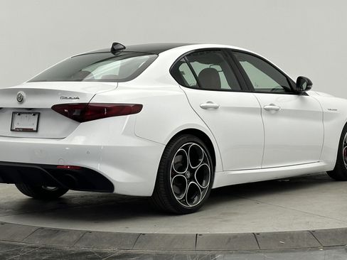 Used 2022 Alfa Romeo Giulia Veloce image 8