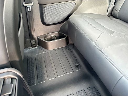 Used 2023 Land Rover Defender 90 SE image 26