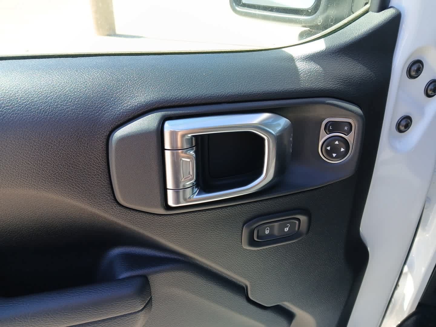 Used 2025 Jeep Wrangler Unlimited Sport AWD/4WD image 15