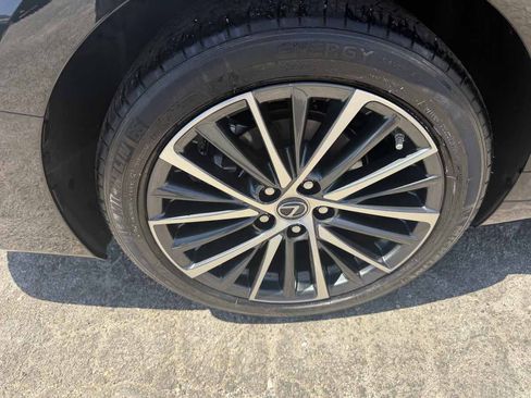 Used 2025 Lexus ES 300h w/ Premium Package FWD image 8