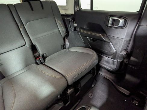 Used 2025 Jeep Wrangler Sahara AWD/4WD image 15