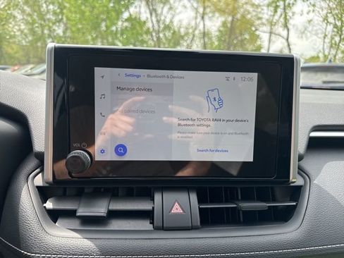 Used 2025 Toyota RAV4 LE AWD/4WD image 20