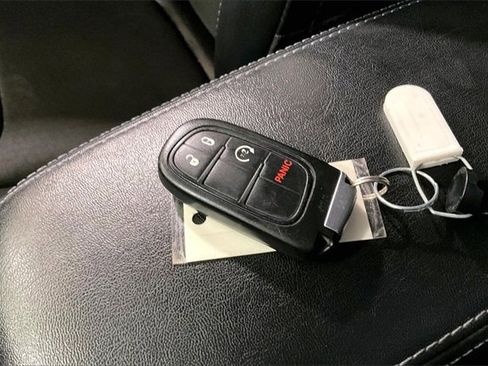 Used 2019 Jeep Cherokee Latitude Plus w/ Cold Weather Group image 11