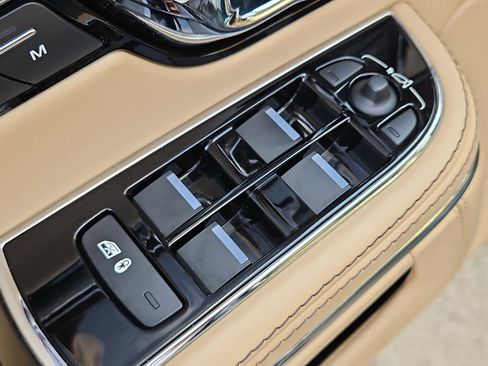 Used 2018 Jaguar XJ L Portfolio image 23