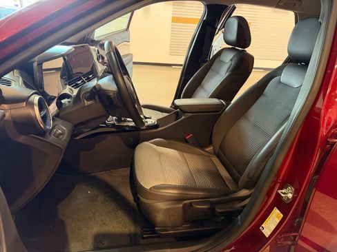 Used 2025 Chevrolet Trax LT w/ LT Convenience Package FWD image 25