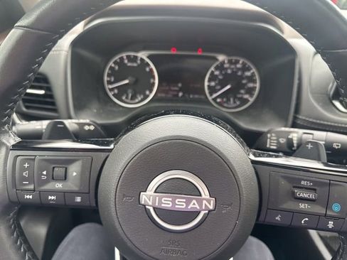 Used 2023 Nissan Rogue SV w/ SV Premium B Package FWD image 11