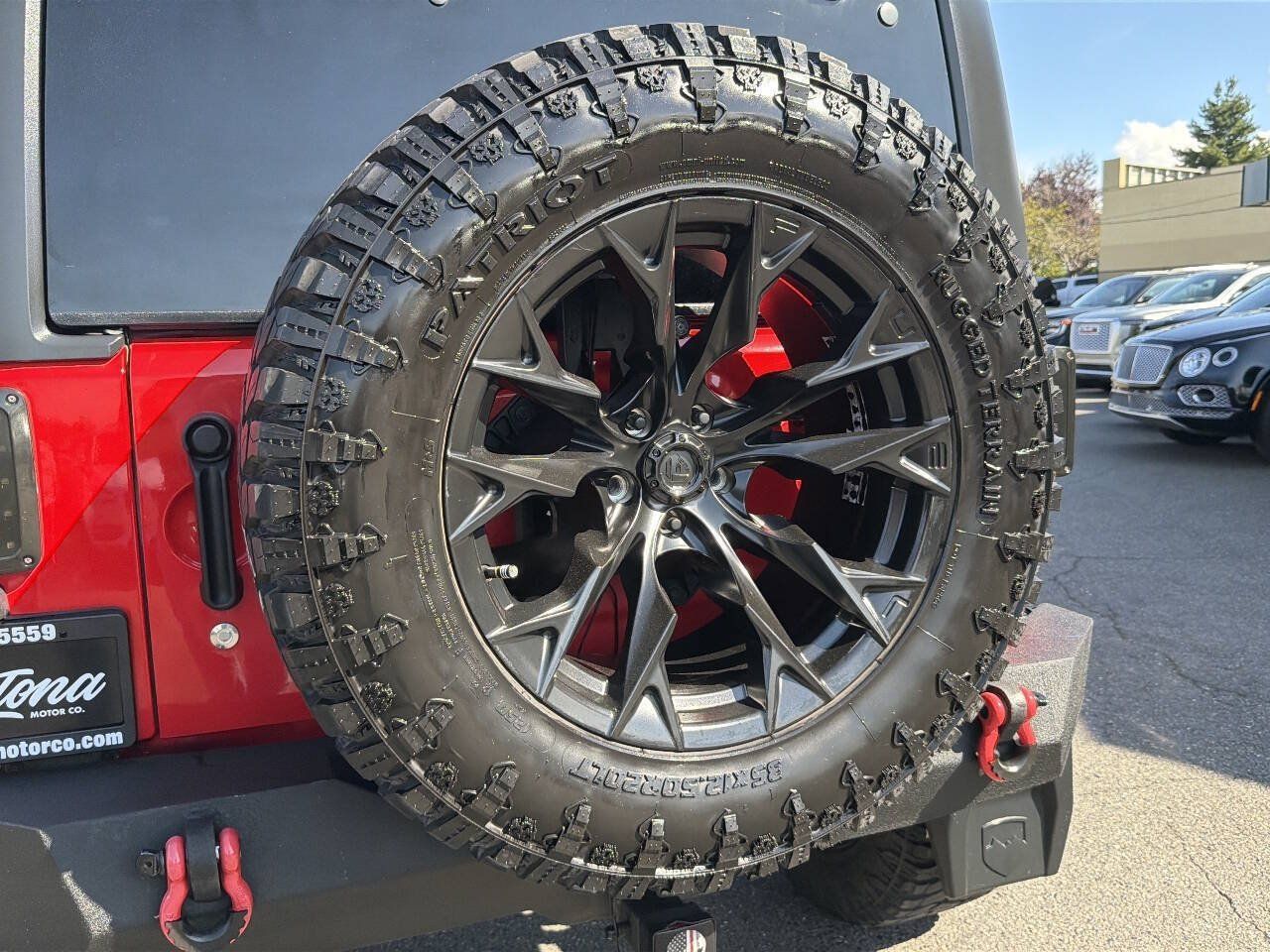 Used 2017 Jeep Wrangler Unlimited Sahara AWD/4WD image 7