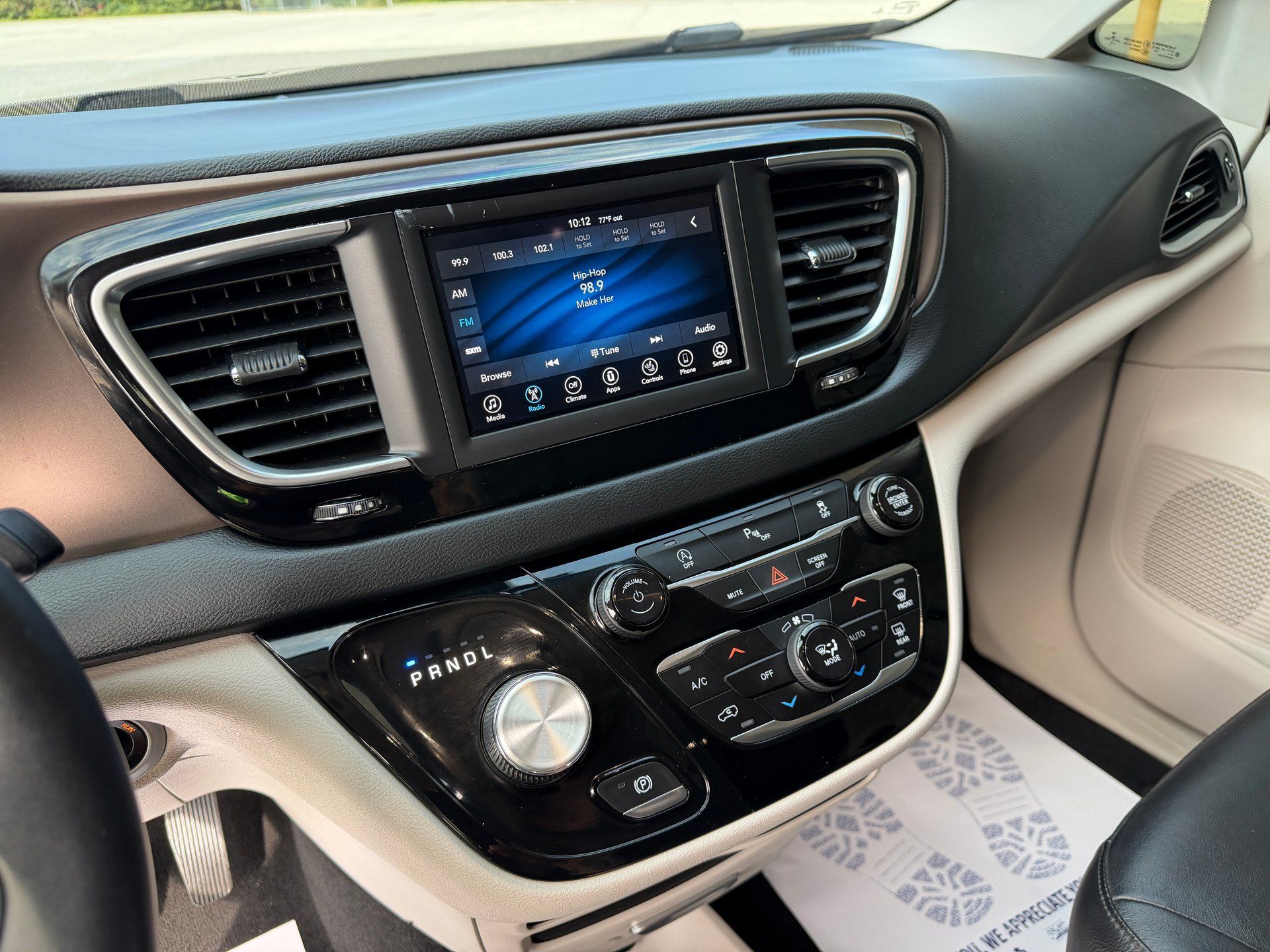 Used 2018 Chrysler Pacifica Touring-L FWD image 14