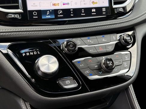 New 2026 Chrysler Pacifica Limited image 20