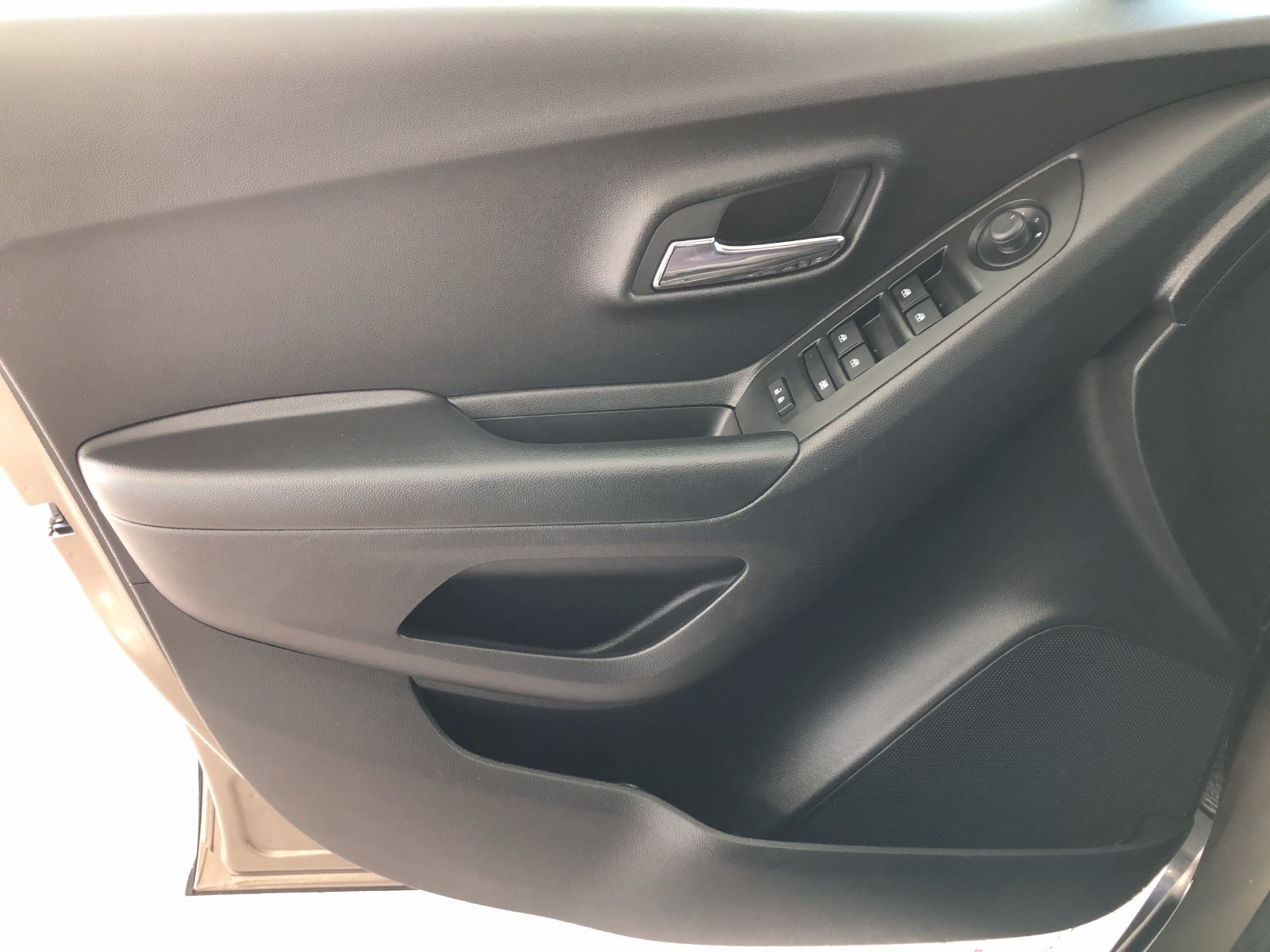 Used 2022 Chevrolet Trax LT w/ LT Convenience Package AWD/4WD image 32