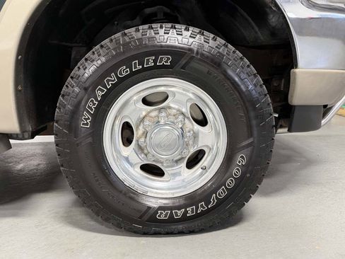 Used 2002 Ford Excursion Limited image 2