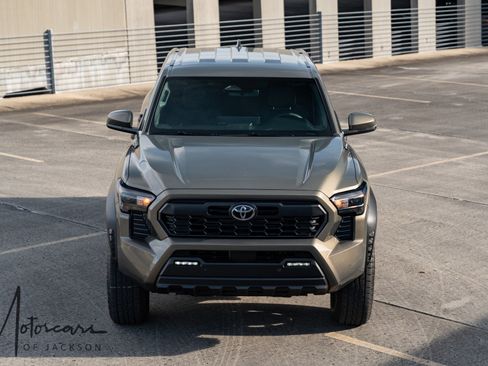 Used 2025 Toyota Tacoma TRD Off-Road image 30