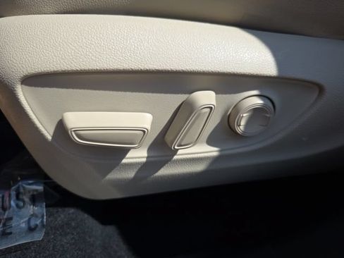 Used 2021 Toyota Highlander Platinum FWD image 7